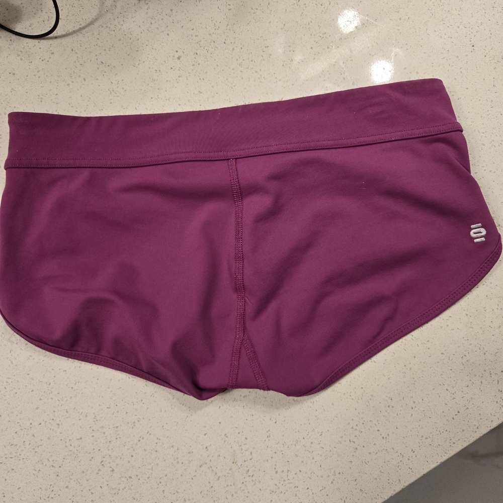 Tonic hot yoga shorts